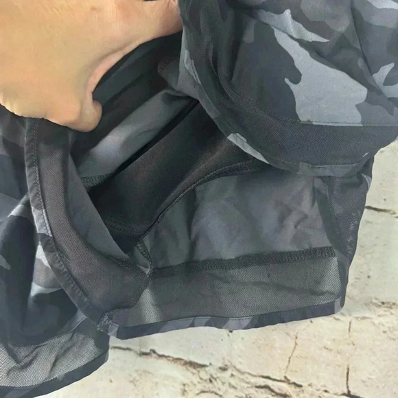 Athleta Women's Medium Mesh Racer Run Short 4" Black Grey Camouflage Camo M Med - Picture 9 of 11